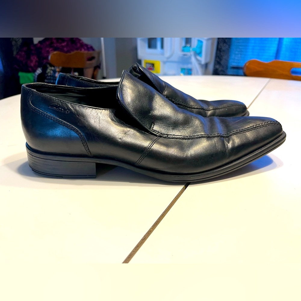 Clark’s men’s 10.5 solid black dressy casual shoes